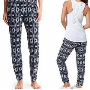 Athleta Navy and White Ikat Cropped Pants